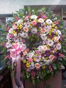 W-16: Graceful Beauty Standing Wreath