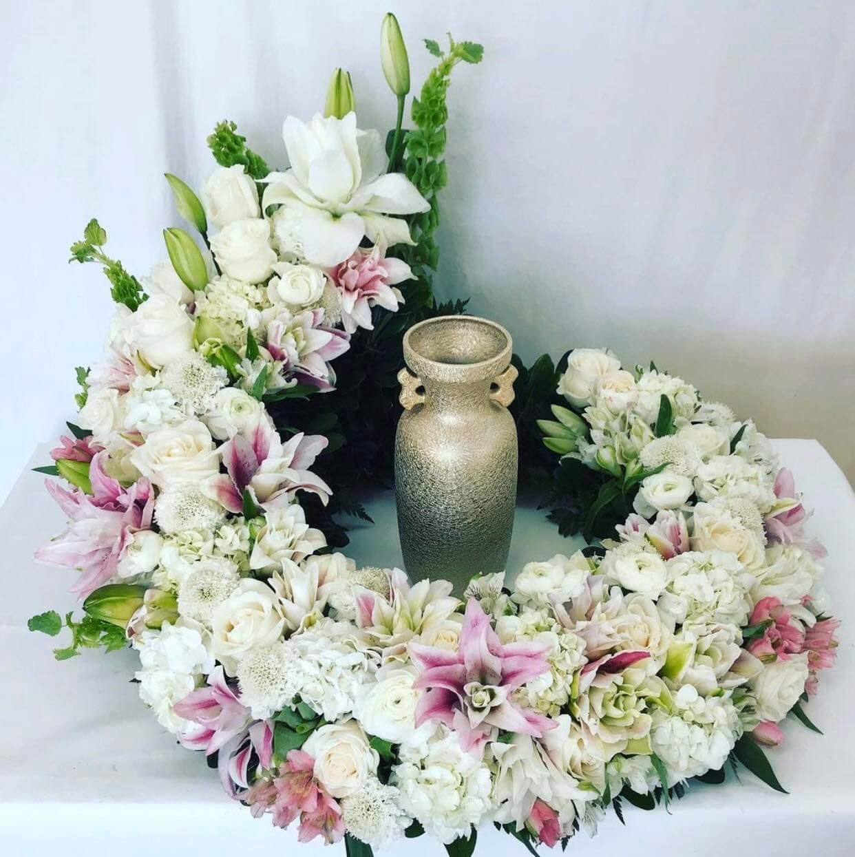 Elegant Urn Tribute
